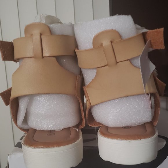 Tan Gladiator Styled Flats - Picture 4 of 5